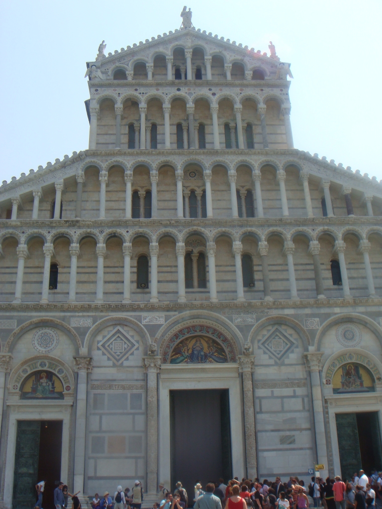 Фасад Пизанского собора в честь Успения Пресвятой Девы