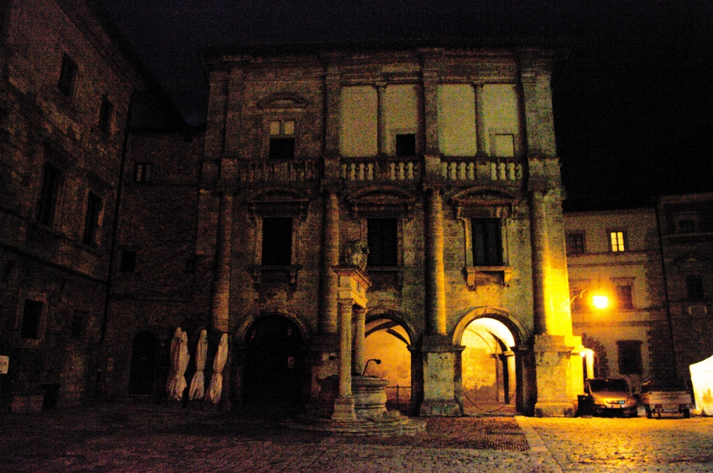 Боковой фасад Палаццо Таруджи.