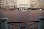 Пьяцца дель Кампо - знаменитая площадь в Сиене, имеющая форму